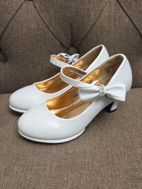 Little Angel Kids White Heels/Dress Shoes